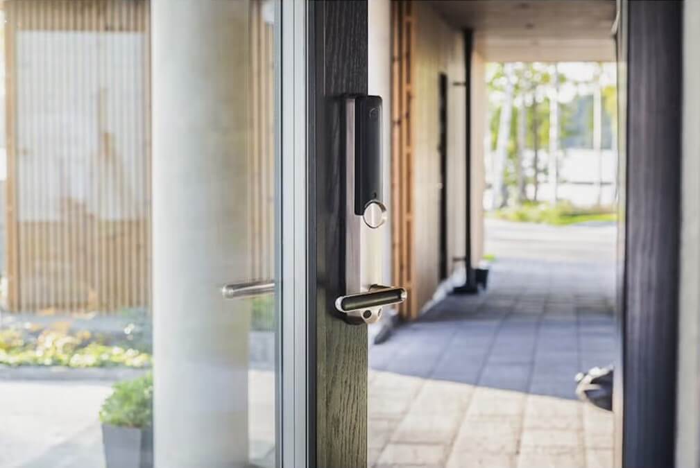 Yale Doorman L3 -älylukko, harjattu teräs
