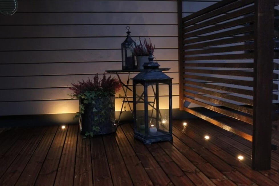 Terassivalosarja Ensto Led Deck tunnelma