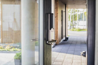 Yale Doorman L3 -älylukko, harjattu teräs