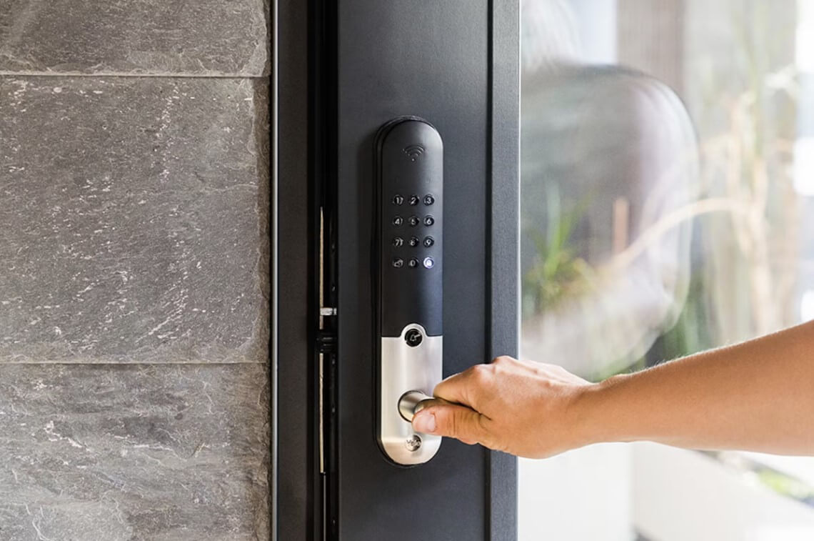 Yale Doorman L3 -älylukko, harjattu teräs