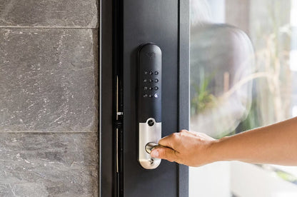 Yale Doorman L3 -älylukko, harjattu teräs